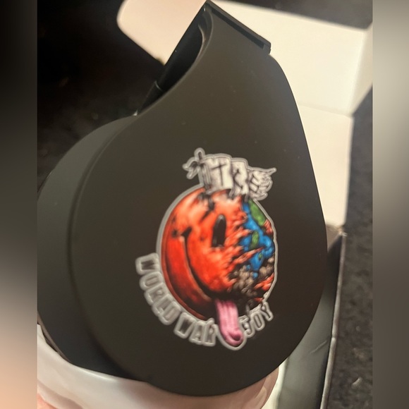 Chainsmokers Exclusive VIP Headphones- The WORLD WAR JOY Tour - Picture 4 of 6